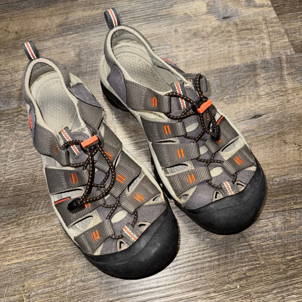 KEEN Men's Newport H2 Closed Toe Water Sandals - Magnet Gray / Orange - Size 9